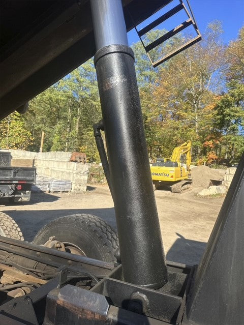 2005 Kenworth T800 Tri Axle Dump Truck $95,000