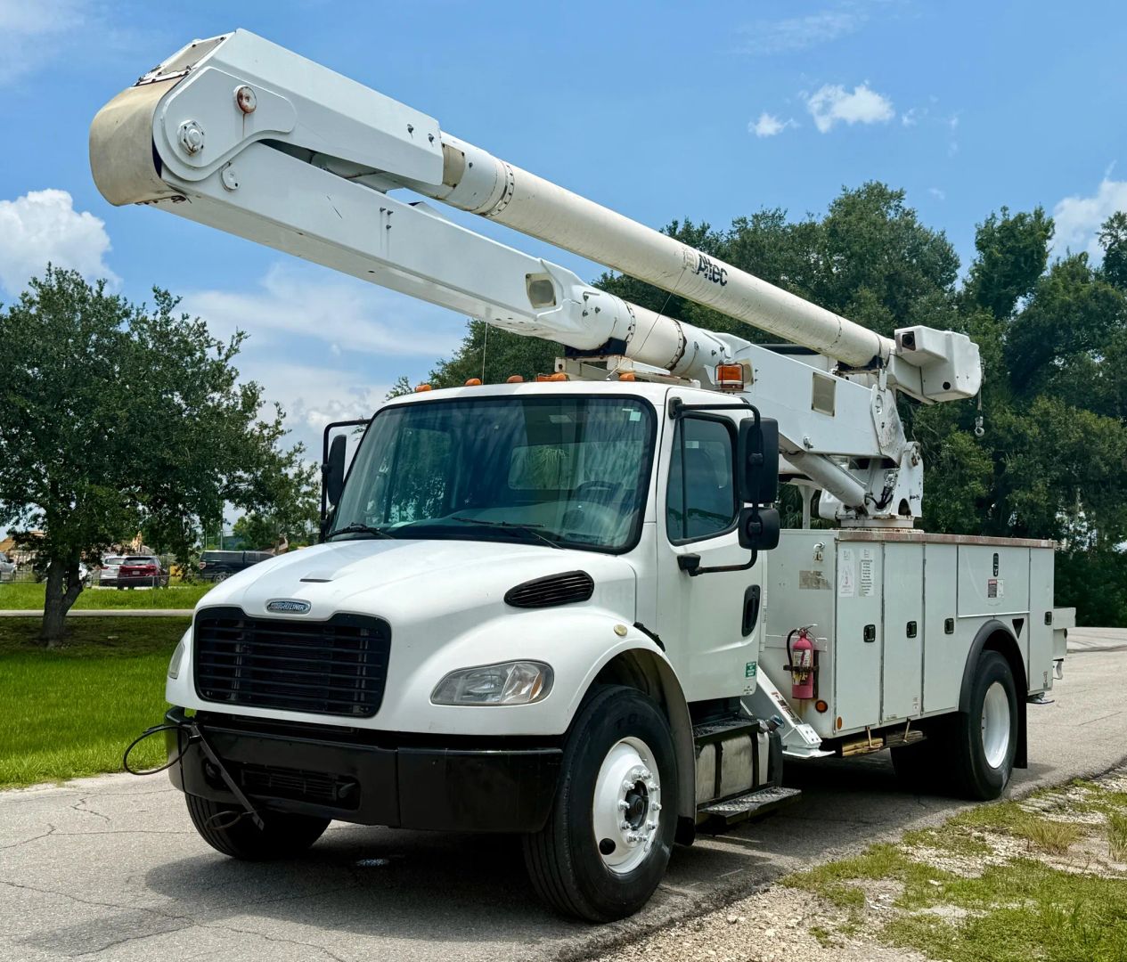 2014 FREIGHTLINER M106 Bucket Truck $35,000 Sale