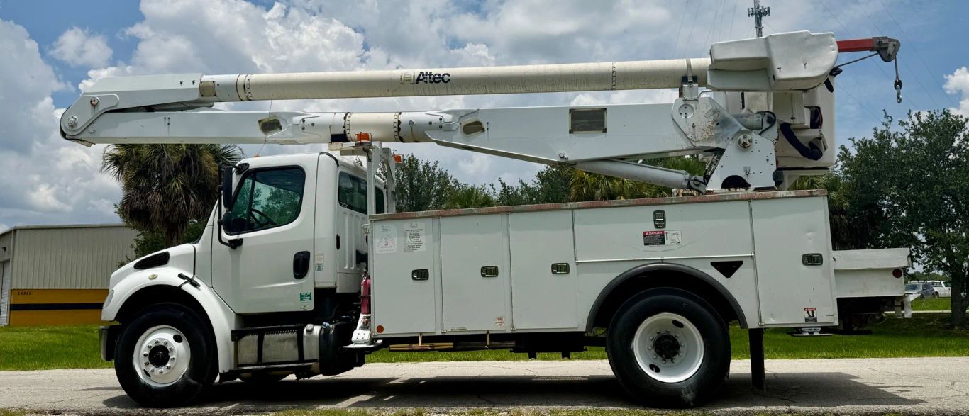 2014 FREIGHTLINER M106 Bucket Truck $35,000 Sale